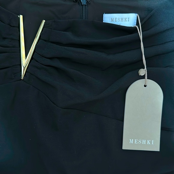 MESHKI Leonie V-Hardware Gold Mini Skirt 🖤⚜️ - Picture 4 of 8